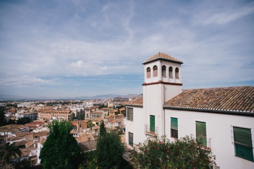 Регионы предлагают туристам бесплатную страховку от коронавируса в Испании