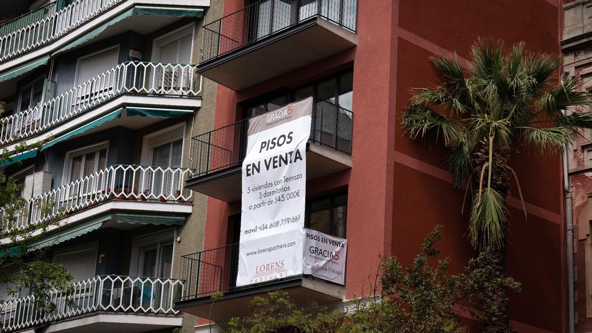 ❗️Федерация собственников недвижимости обратилась к властям с требованием отменить возможность получения "золотой визы" иностранными инвесторами, если они покупают недвижимость в Барселоне