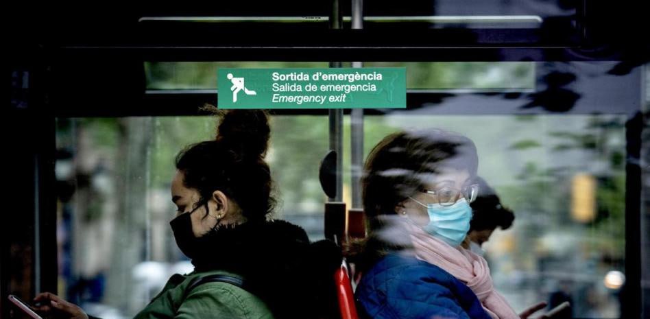 ❗️С завтрашнего дня в Испании носить маску в общественном транспорте станет необязательно