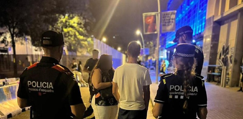 ❗️Благодаря усилению полицейских патрулей в этом году, первая ночь фестиваля La Mercè прошла практически без серьёзных происшествий