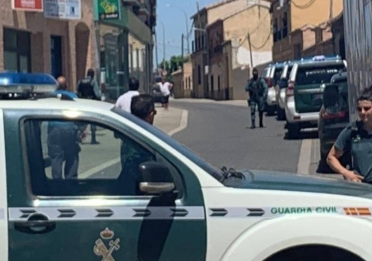 ❗️В Аранхуэсе (город недалеко от Мадрида) при перевозке в суд сбежал опасный преступник