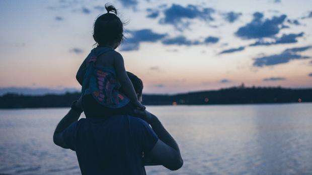 ❗️Почему девочки больше любят отцов, а мальчики — матерей? Отвечает испанский психолог